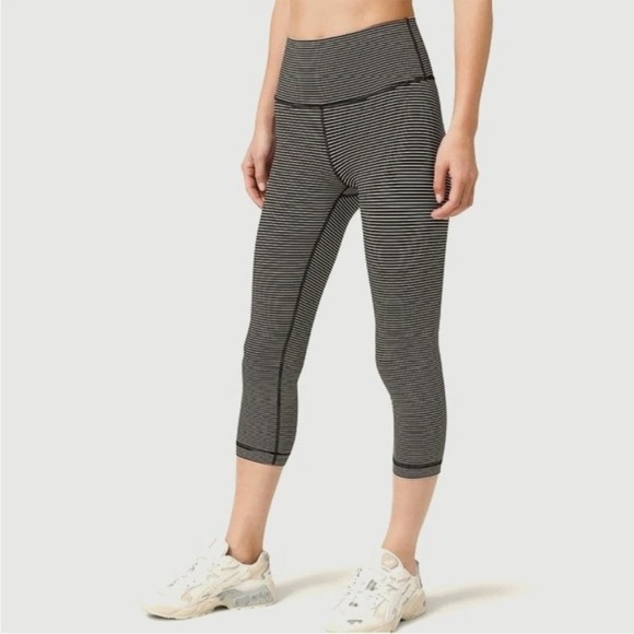 lululemon athletica Pants - Lululemon Wunder Under Crop High-Rise 21” Hype Stripe Black White Size 4